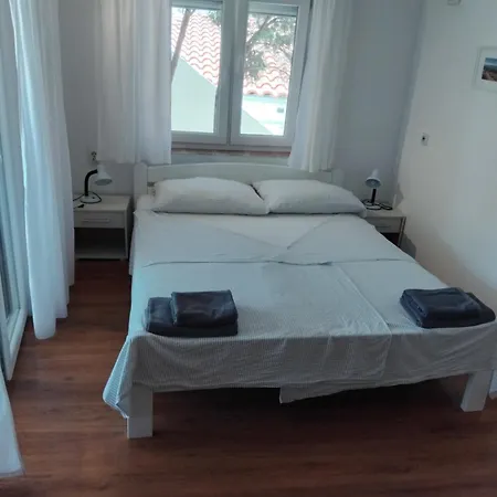 Appartement Ina 1,ina 2, Ina 3 Gdinj