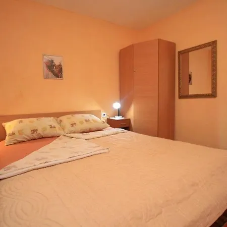 Ina 1,ina 2, Ina 3 Apartment Gdinj